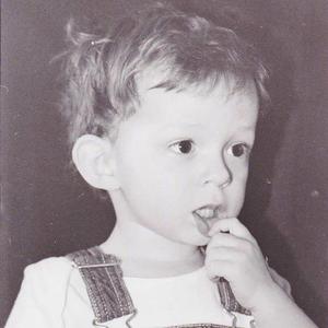 骚娘们扣屄自慰
